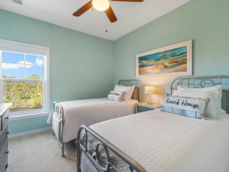 Twin bedroom with en-suite bathroom.