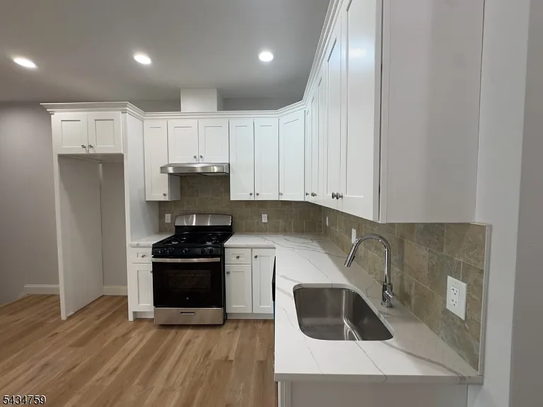 484 S 19th St #2 — Photo 10