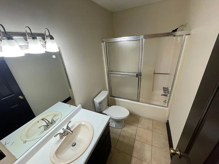 425 Peabody St — Photo 10