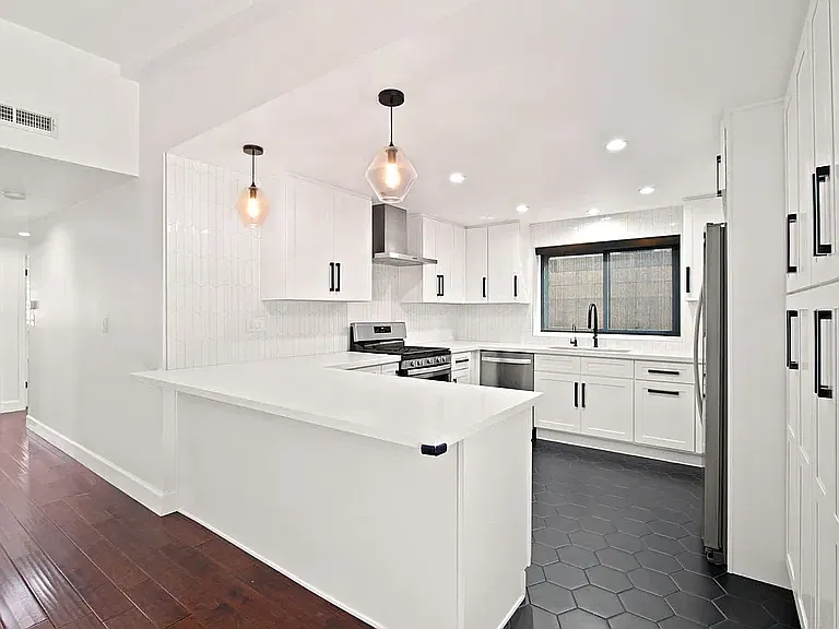 4 bed, 1753 sqft, $6,495 — Photo 2