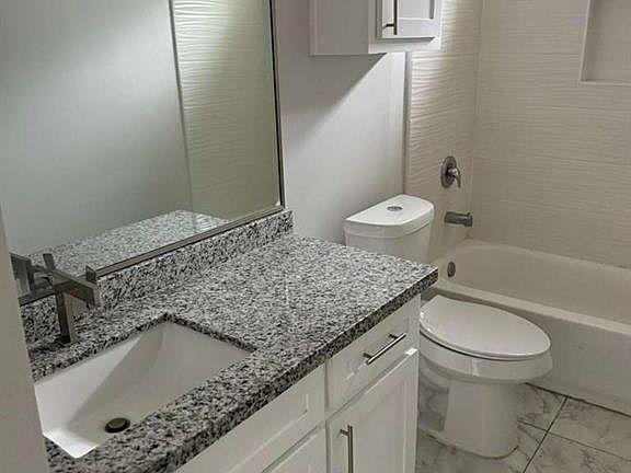 5th image of 5808 Northwestern Ave #3