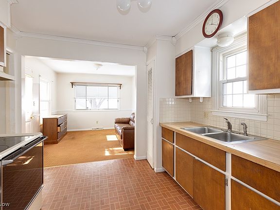 3rd image of 1612 Oakwood Ave