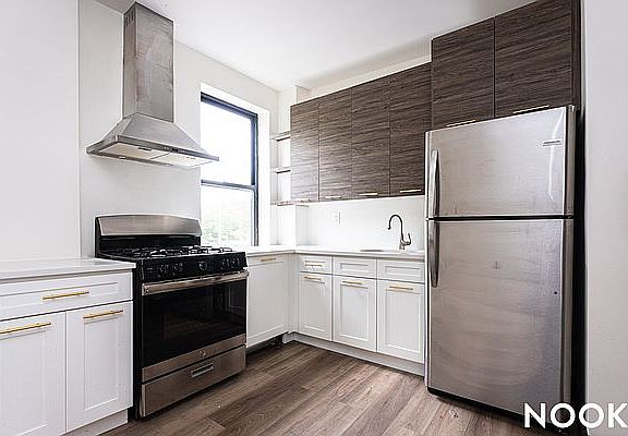 2nd image of 299 Chauncey St #4