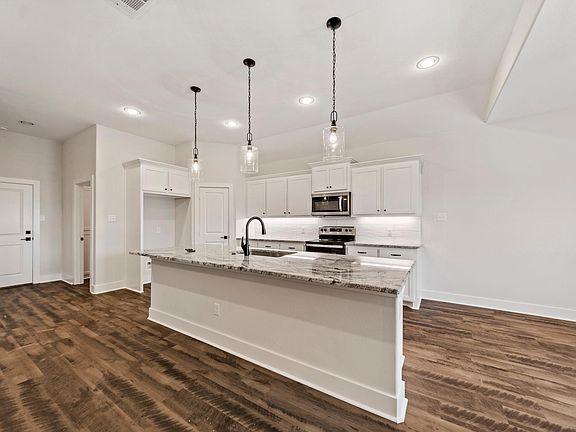 5th image of 504 Ellis Place Dr