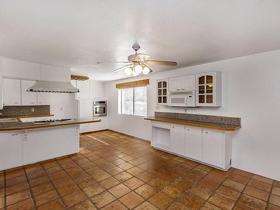 5th image of 1124 E Manor Dr