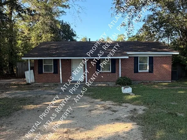 4861 Davis Dr, Millbrook, AL 36054