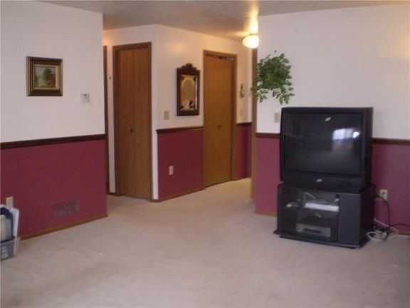 4th image of 101 Woodstone Ln APT 17