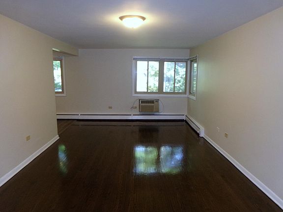 2nd image of 810 Seward St APT 303