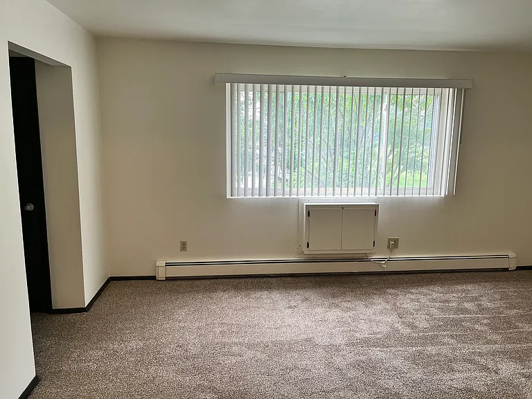 670 E Lincoln Ave — Photo 7