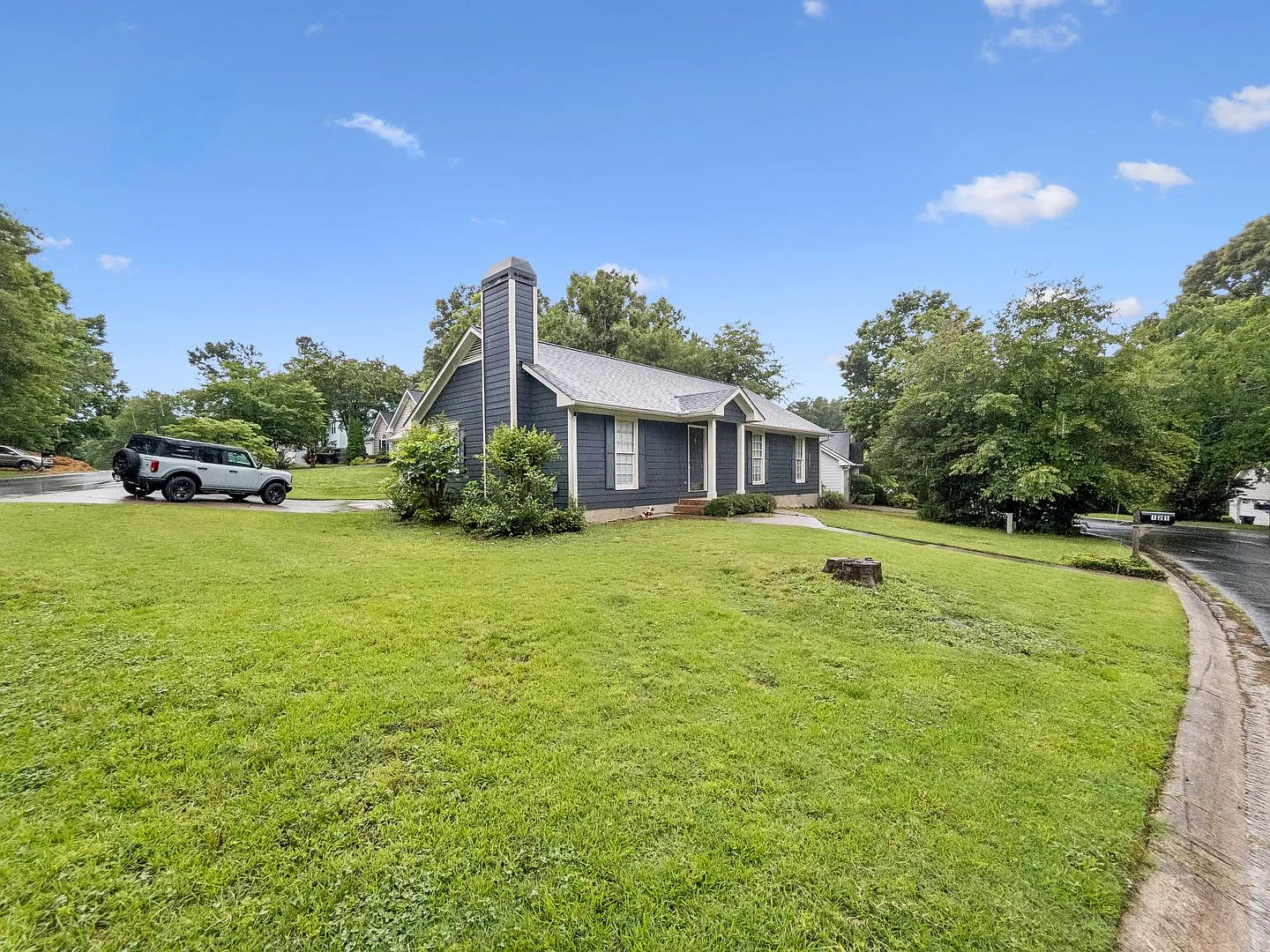 House for Rent in Athens, GA Beautiful 3-Bedroom Home on a Corner Lot, Convenient to UGA — Photo 3