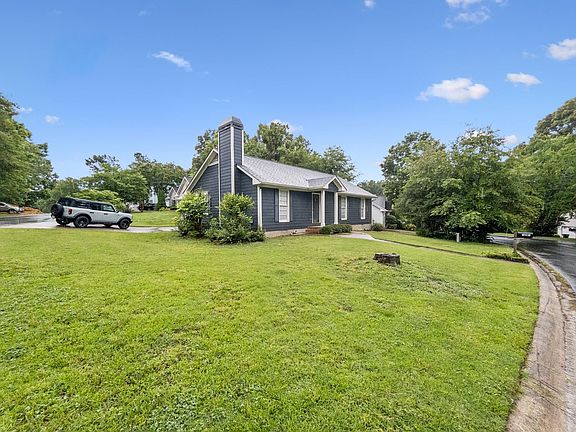 3rd image of 121 Winthrop Way