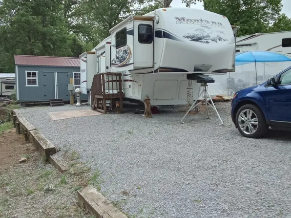9172 Cherokee Trl, Crossville, TN 38572
