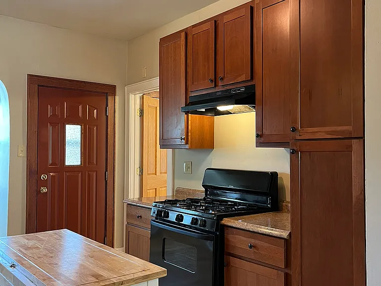 1211 E Saveland Ave #LOWER — Photo 8