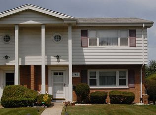 7140 W Carol Ct, Niles, IL 60714