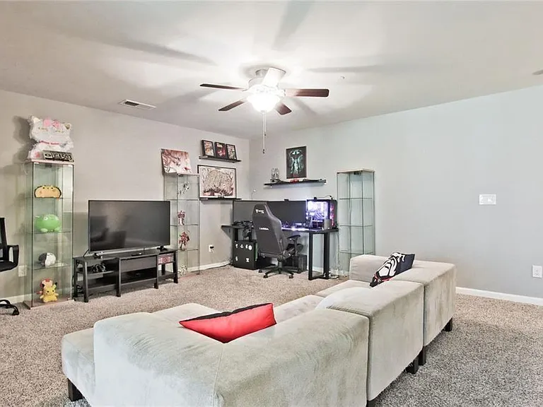 112 Davina Dr — Photo 31