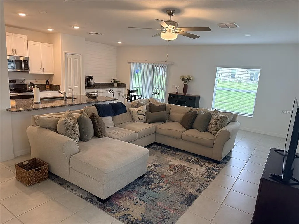 4 bed, 2.5 bath, 1764 sqft, $2,500 — Photo 4