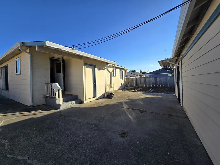 1636 Virginia St — Photo 6