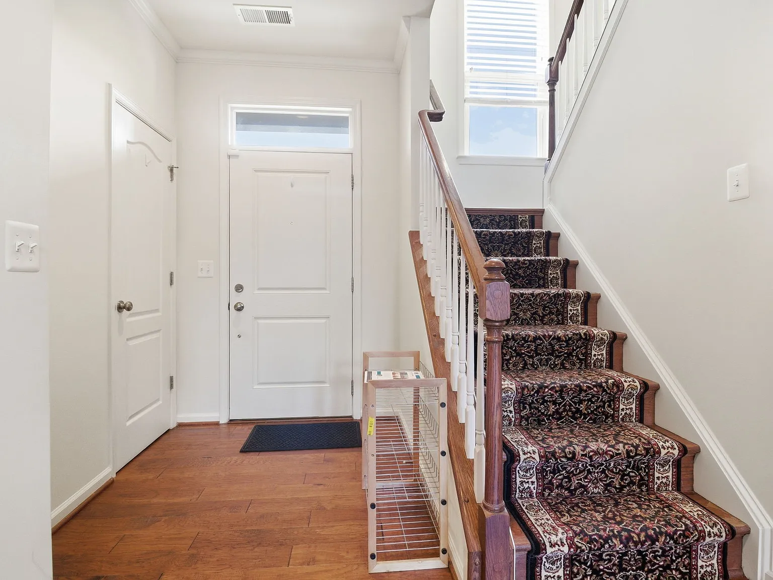 3 bed, 2169 sqft, $2,995 — Photo 3