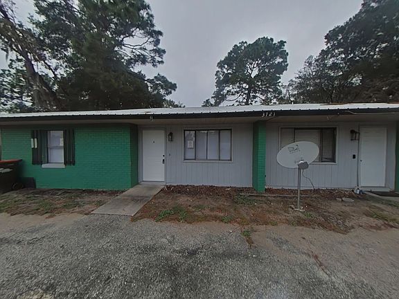 2nd image of 3721 NE 40th Pl #A