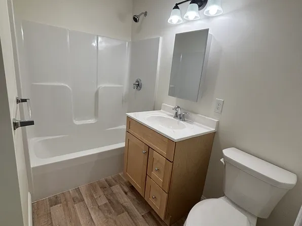 28 Green Leaves Dr #811, Amherst, MA 01002