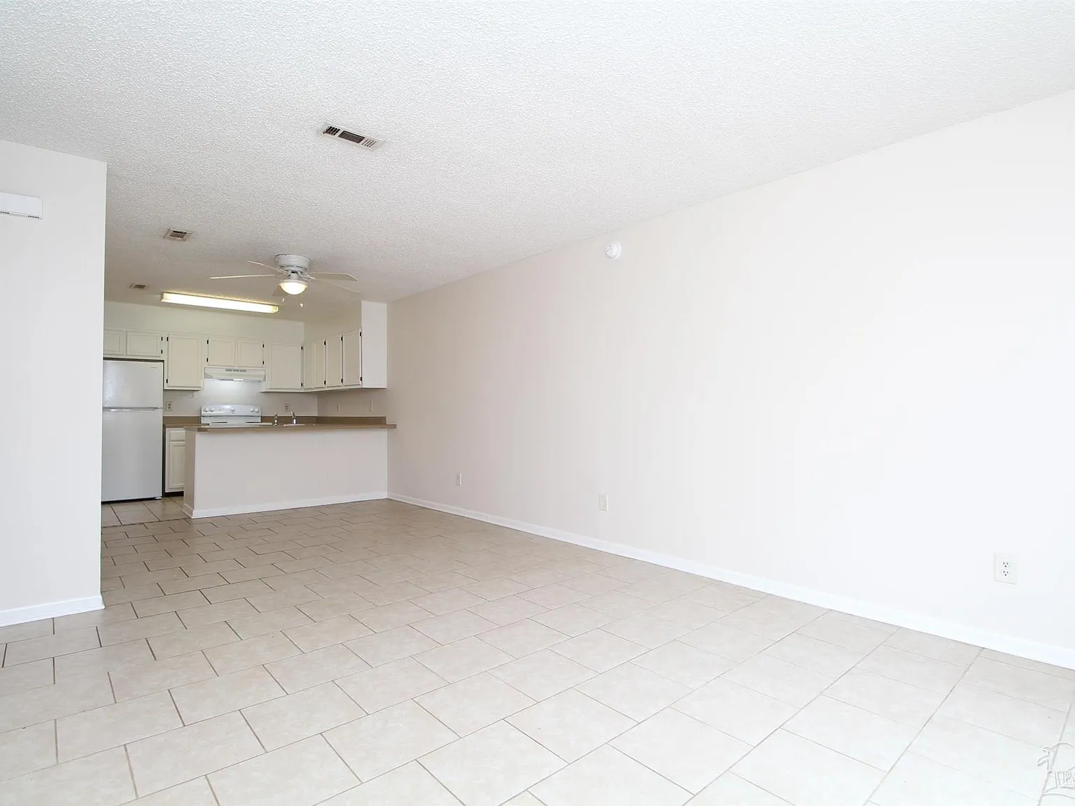 2 bed, 1.0 bath, 784 sqft, $1,225 — Photo 4