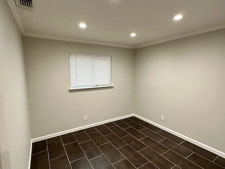 7033 Linwood Way — Photo 23