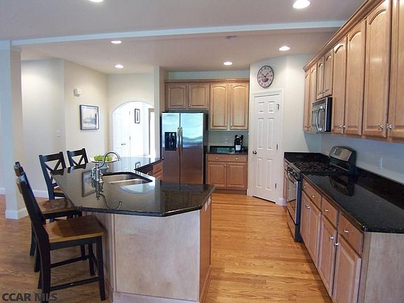 4th image of 225 Alder Ct