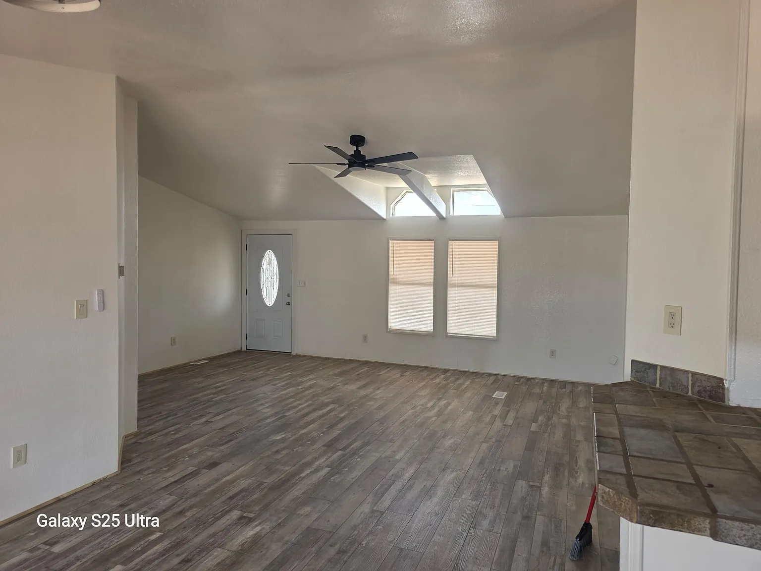 3 bed, 1792 sqft, $1,600 — Photo 2