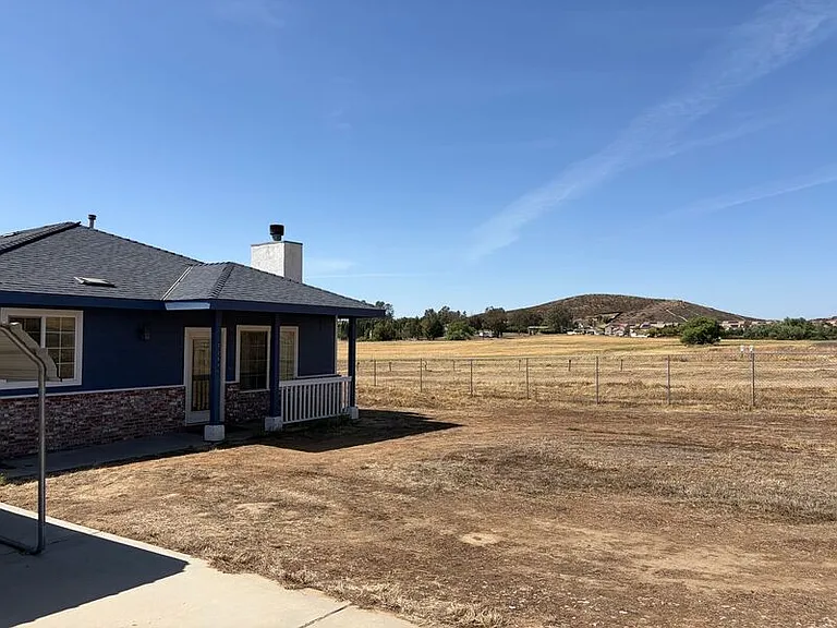 32586 Galleano Ave — Photo 19