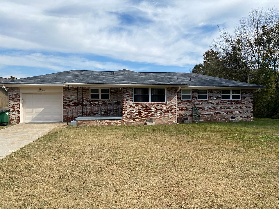 1st image of 822 Neal Dr