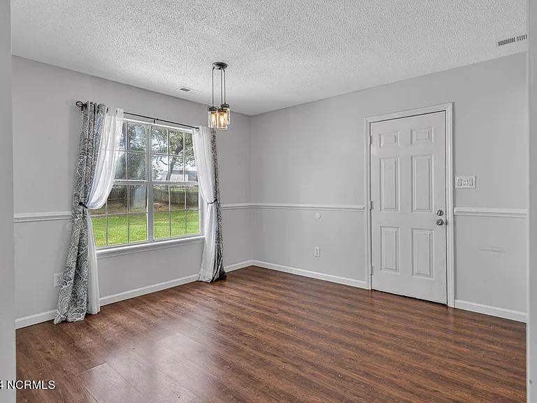 103 Carriage Hills Ct — Photo 6