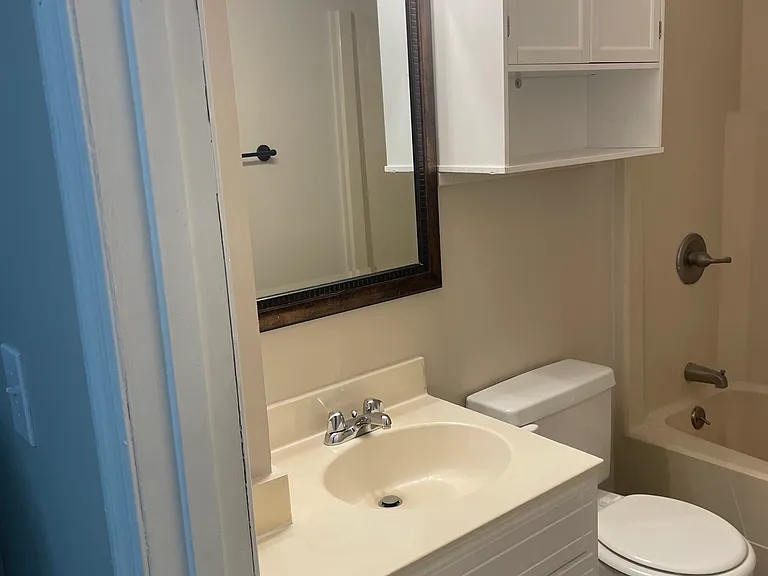 202 Saint Charles Ct — Photo 2