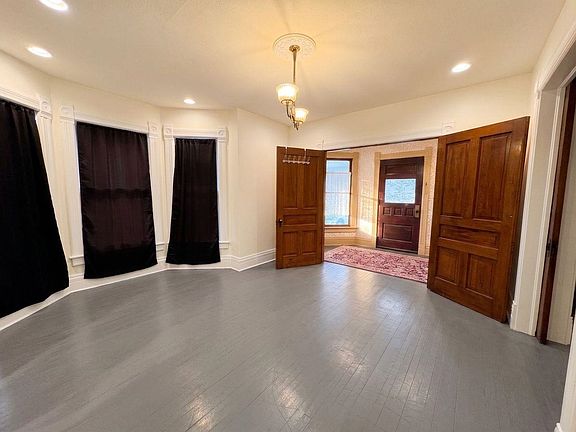 2nd image of 1322 W 4th St