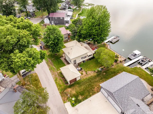 803 N Edgewater St, Silver Lake, IN 46982