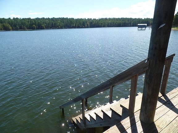 4th image of 561 Bayshore Dr
