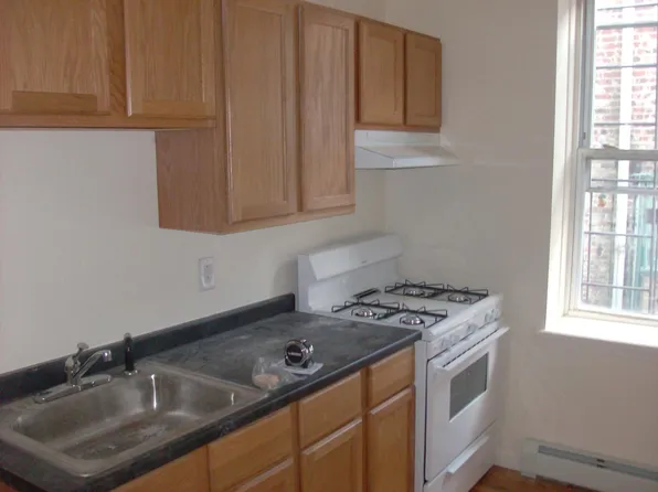 235 Lexington Avenue image 1 of 9