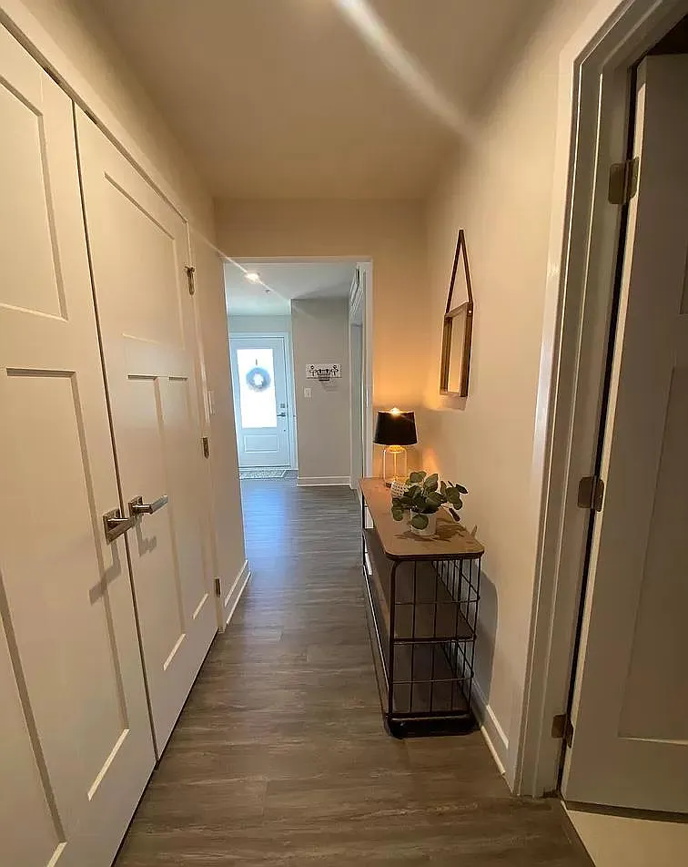 3 bed, 2136 sqft, $3,200 — Photo 2