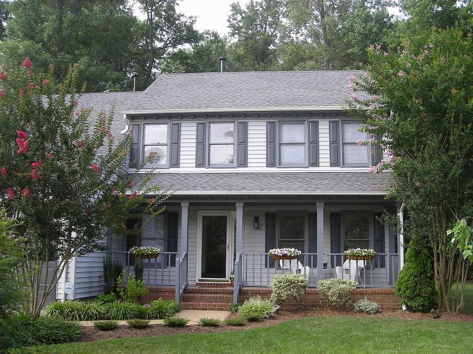 Welcome home to 2003 Brier Cliff Crescent