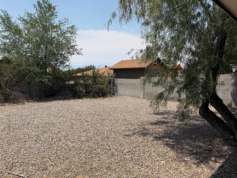 8201 Portales Ave NE — Photo 23