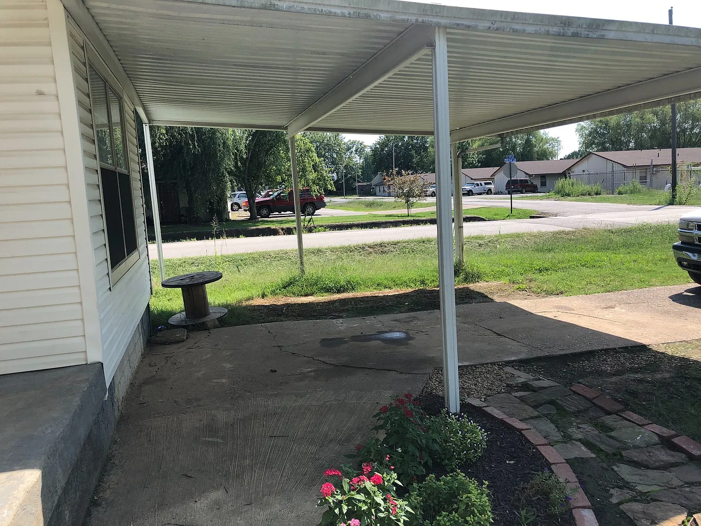 3 Bedroom Home W/Carport — Photo 2