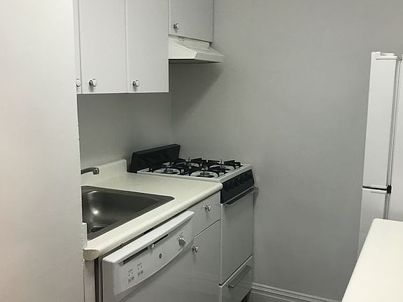 4th image of 330 E 46th St #1A*