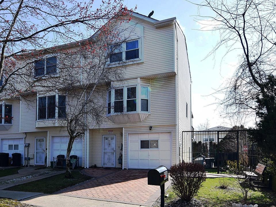 1st image of 528 Dongan Hills Ave