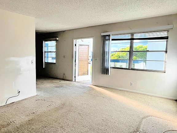 2nd image of 4040 Lincoln C #4040