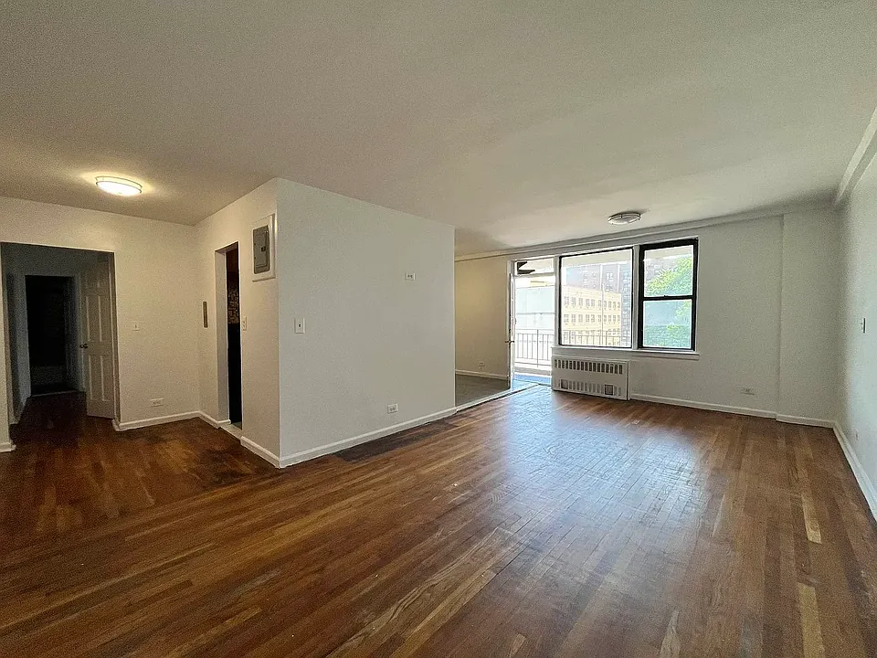 210 W 251st St #4K