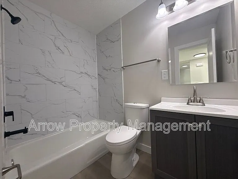 2119 Arbor St #306 — Photo 6