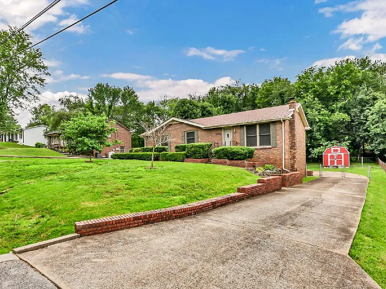 409 Christopher Dr — Photo 36