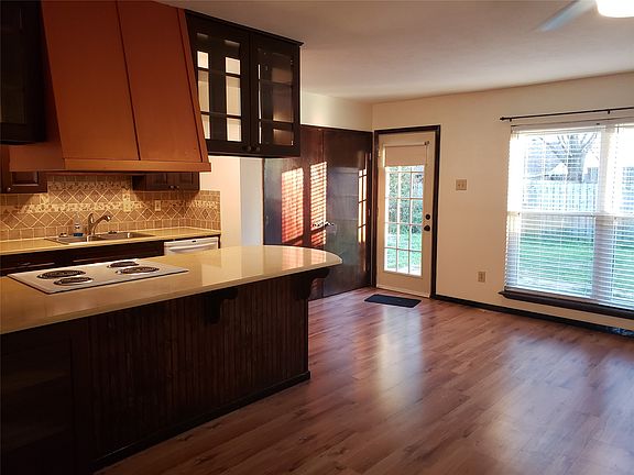 3rd image of 556 Harrison Dr
