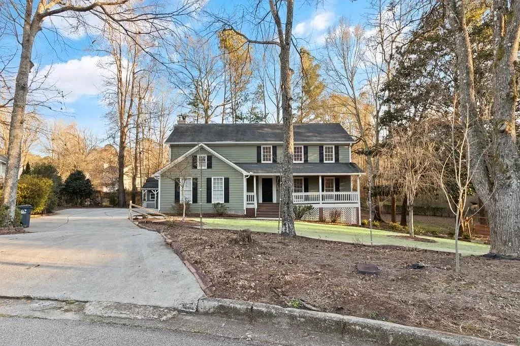 4 bed, 2.5 bath, 2272 sqft, $2,300 — Photo 3