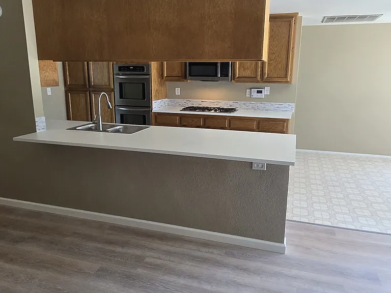 421 Community Dr — Photo 6