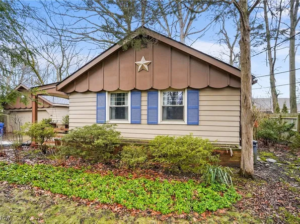 10189 Colfax Dr, Columbia Station, OH 44028